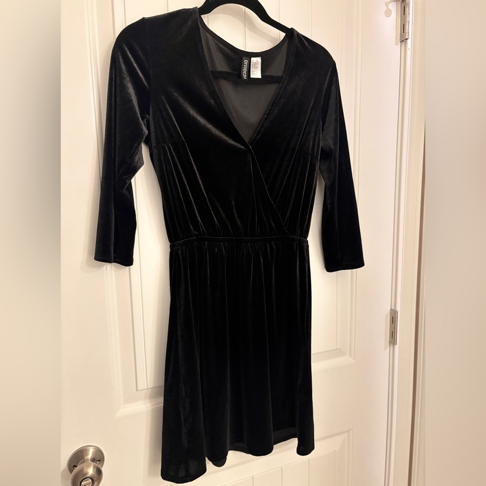 H&M Black Long Sleeve Velvet Mini Dress